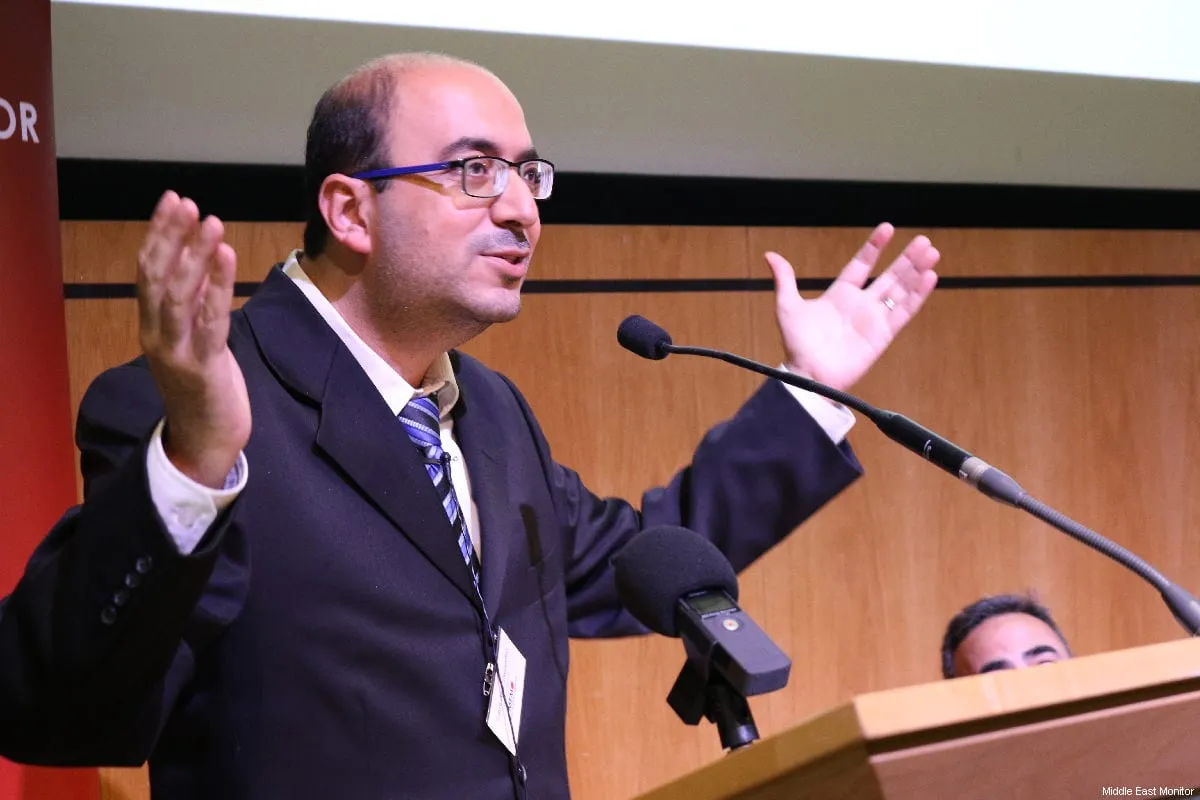 Sami Abu Shehadeh, CEO do Yaffa Youth Movement, fala na conferência 'Present Absentees' do MEMO, em Londres, em 27 de abril de 2019 [Monitor do Oriente Médio]
