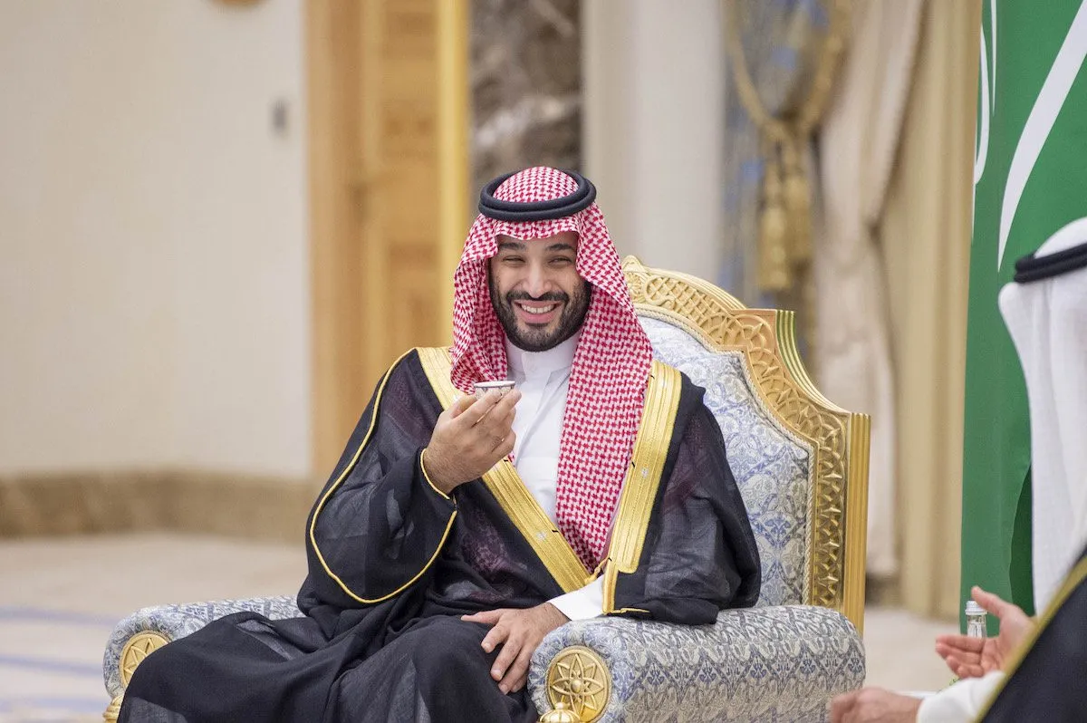 Mohammed bin Salman al-Saud, príncipe herdeiro e Ministro da Defesa da Arábia Saudita, em Abu Dhabi, Emirados Árabes Unidos, em 7 de dezembro de 2021 [Corte Real da Arábia Saudita/Agência Anadolu]
