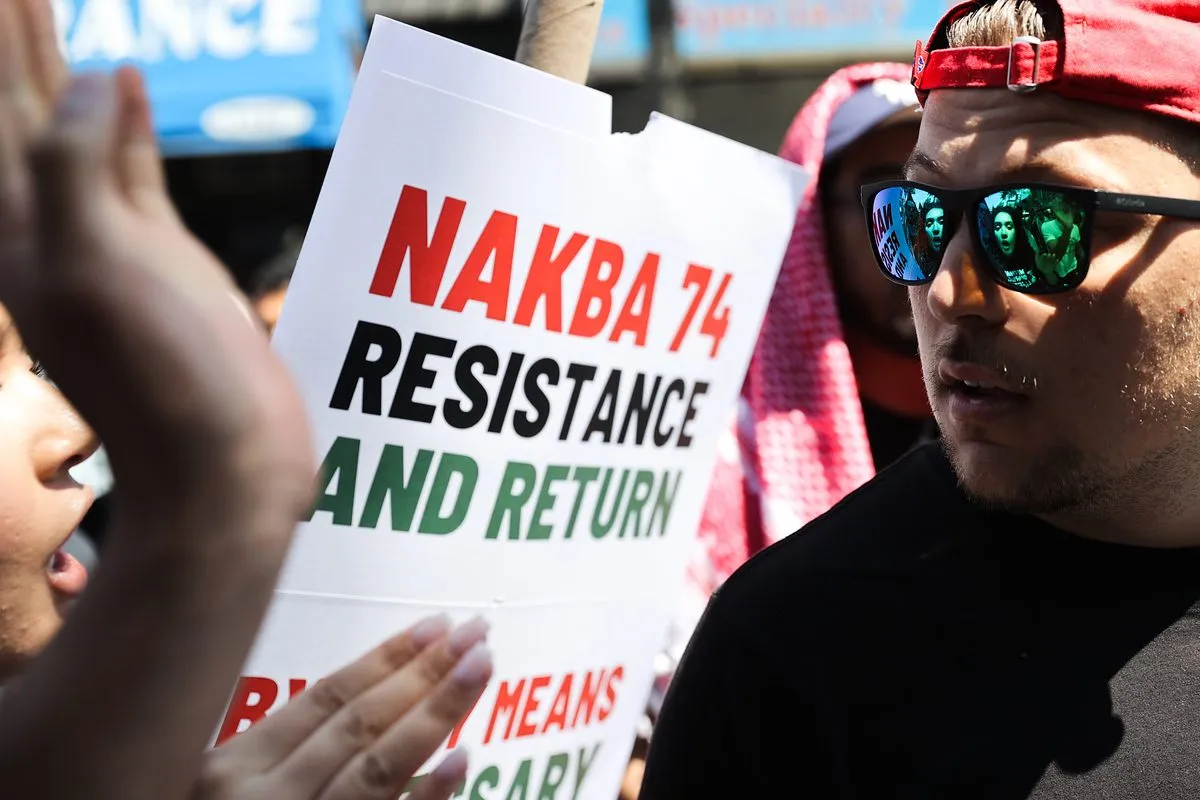 Centenas de pessoas se reúnem para marcar o dia de Naka em apoio aos palestinos nos Estados Unidos, em 15 de maio de 2022 [Tayfun Coşkun/Agência Anadolu]
