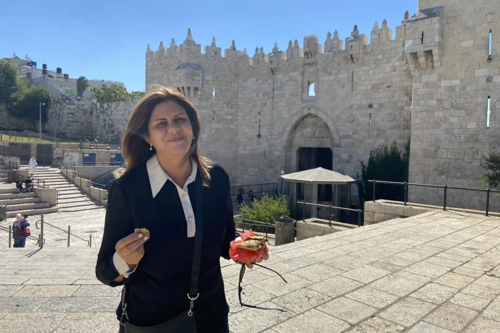 Shireen Abu Akleh em Jerusalém [Shireennasri/Twitter]
