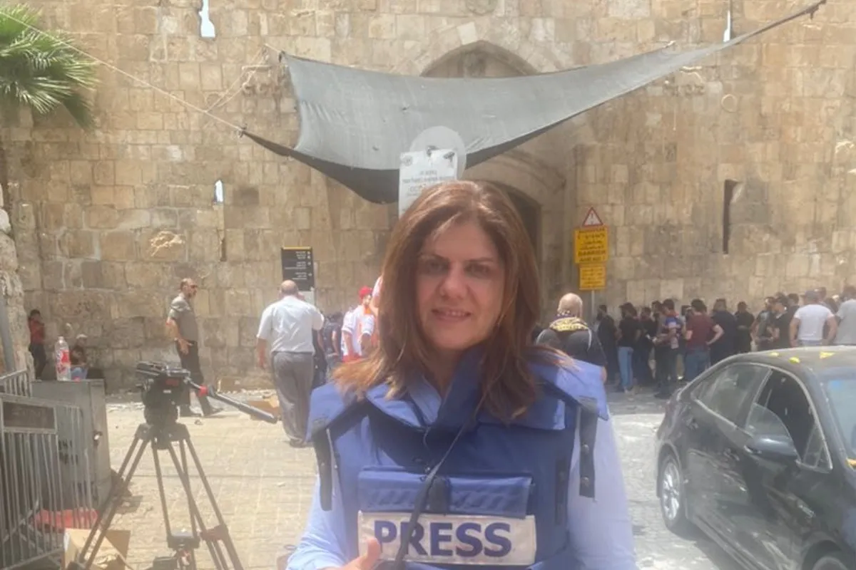 Shireen Abu Akleh, correspondente da Al Jazeera, assassinada por Israel, em Jerusalém ocupada [Shireennasri/Twitter]
