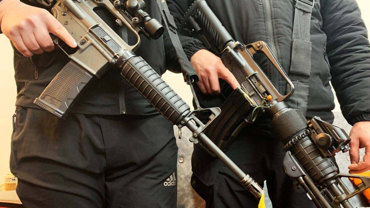 Os três homens com os quais Middle East Eye falou não quiseram mostrar seus rostos ou revelar seus nomes (MEE/Shatha Hammad)
