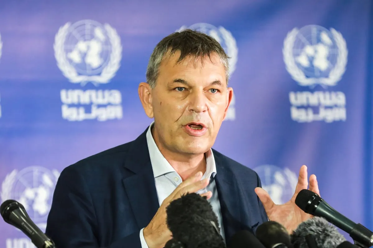 Philippe Lazzarini, comissário-geral da Agência das Nações Unidas de Assistência aos Refugiados da Palestina (UNRWA), durante visita à Cidade de Gaza, 26 de novembro de 2020 [Ali Jadallah/Agência Anadolu]
