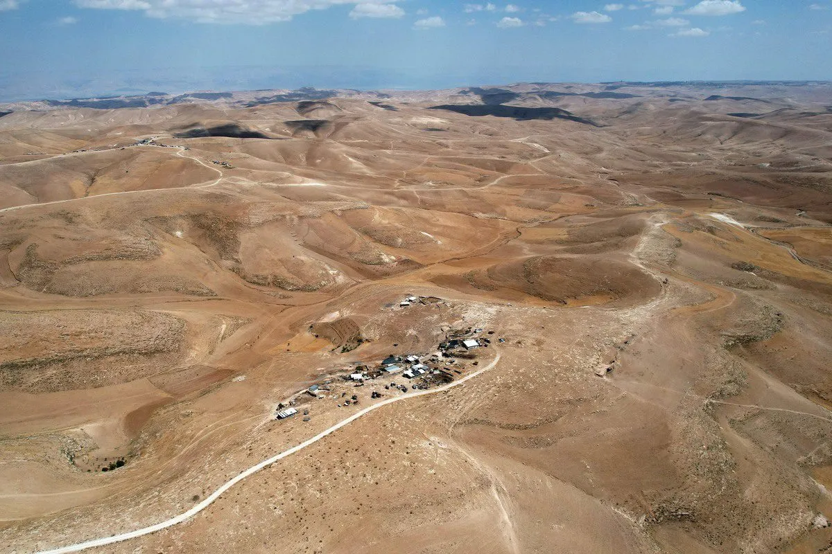 Comunidades palestinas de Masafer Yatta, que vivem em tendas e estruturas improvisadas sob pressão da ocupação israelense para expulsá-los da área, ao sul de Hebron (Al-Khalil), Cisjordânia ocupada, 7 de maio de 2022 [Mamoun Wazwaz/Agência Anadolu]
