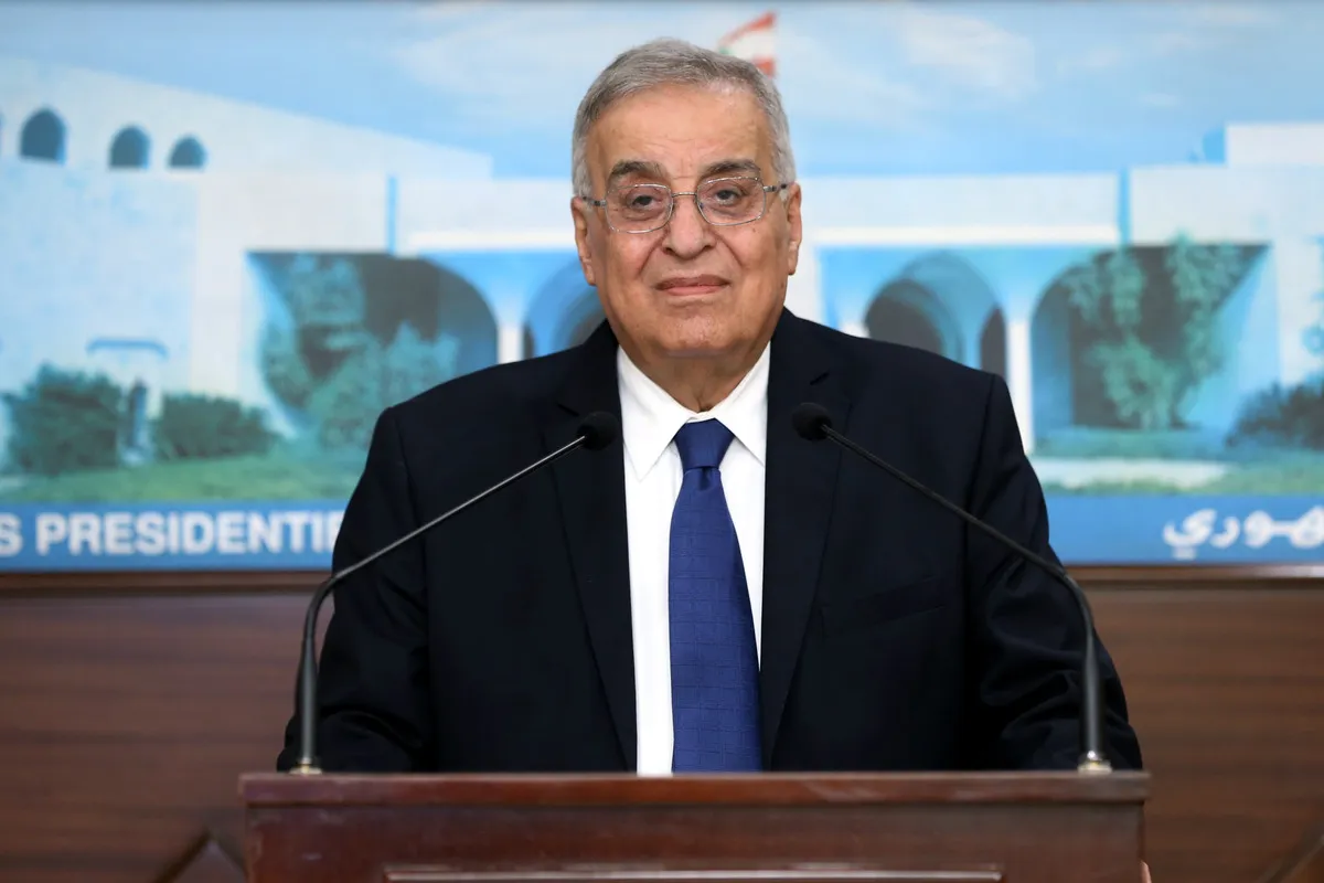Ministro das Relações Exteriores libanês Abdallah Bou Habib encontra presidente libanês [Agência Anadolu]
