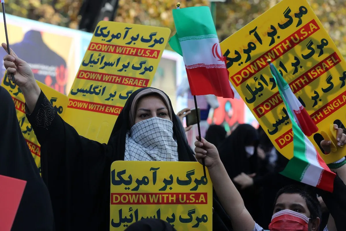 Protesto contra os Estados Unidos devido ao 42º aniversário da ocupação do antigo prédio da Embaixada dos EUA em Teerã, Irã, em 04 de novembro de 2021. [Fatemeh Bahrami - Agência Anadolu] 
