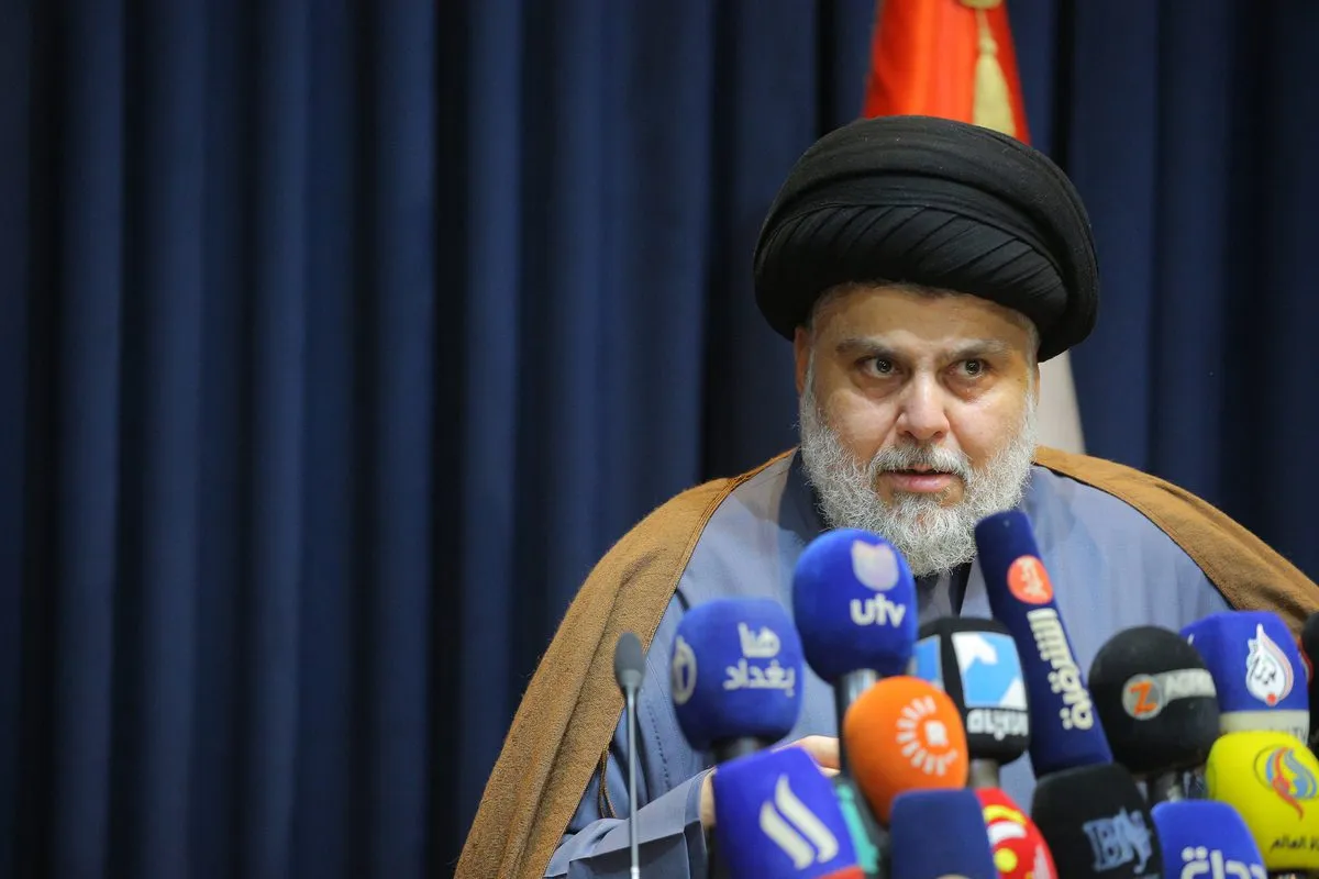 O clérigo xiita iraquiano Muqtada al-Sadr realiza uma entrevista coletiva em Najaf, Iraque, em 18 de novembro de 2021. [ Karar Essa - Agência Anadolu]
