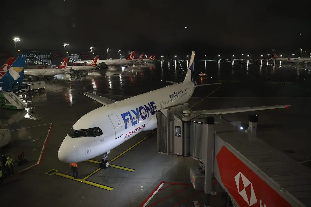 Um avião no aeroporto de Istambul em 2 de fevereiro de 2022 [İsa Terli/Agência Anadolu]
