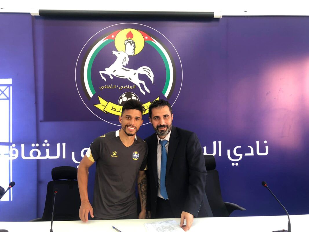 Clube de Salt da Jordânia anunciou a inclusão do atacante brasileiro Oliveira [Facebook]