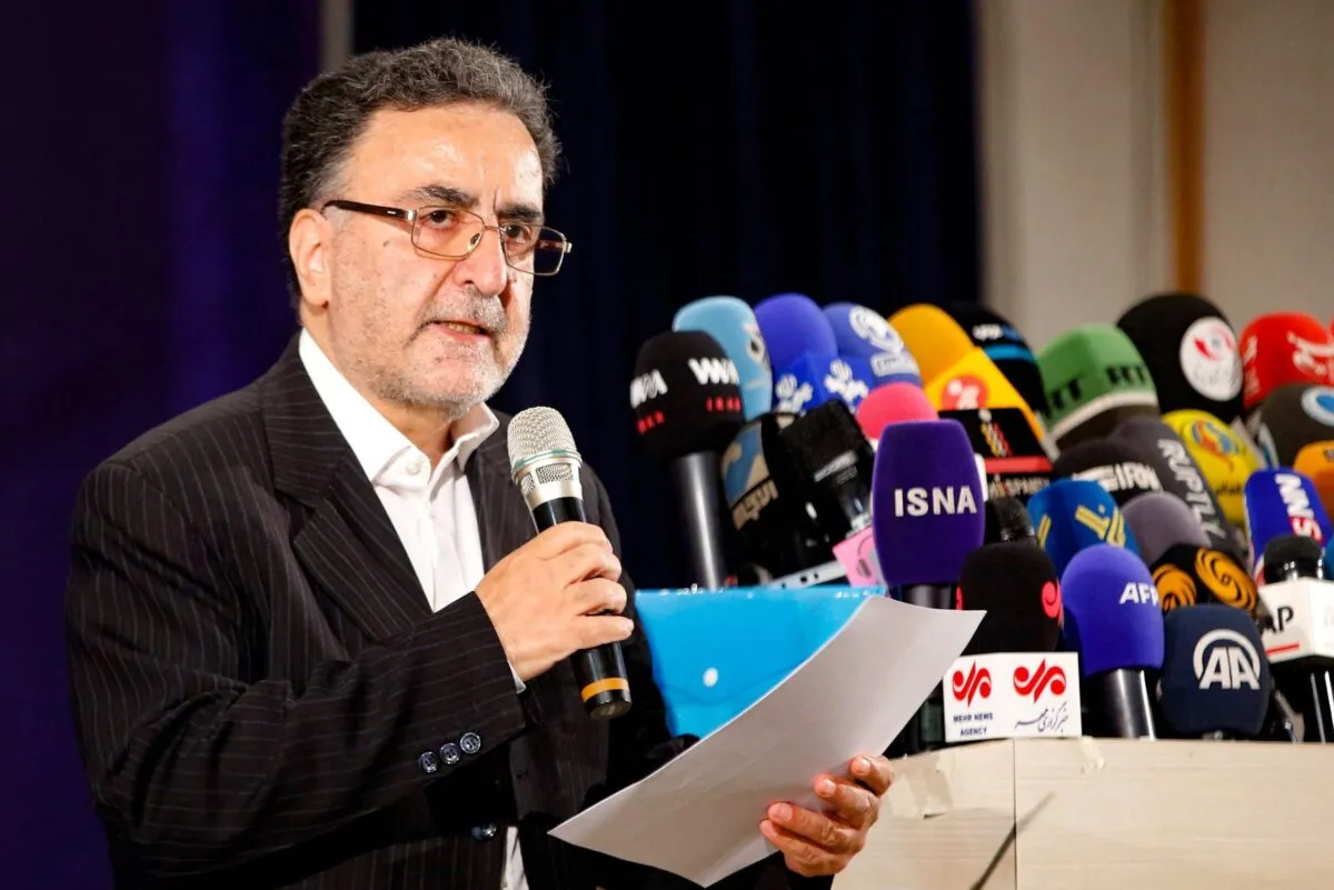 O político reformista iraniano Mostafa Tajzadeh em 14 de maio de 2021 [AFP via Getty Images] 
