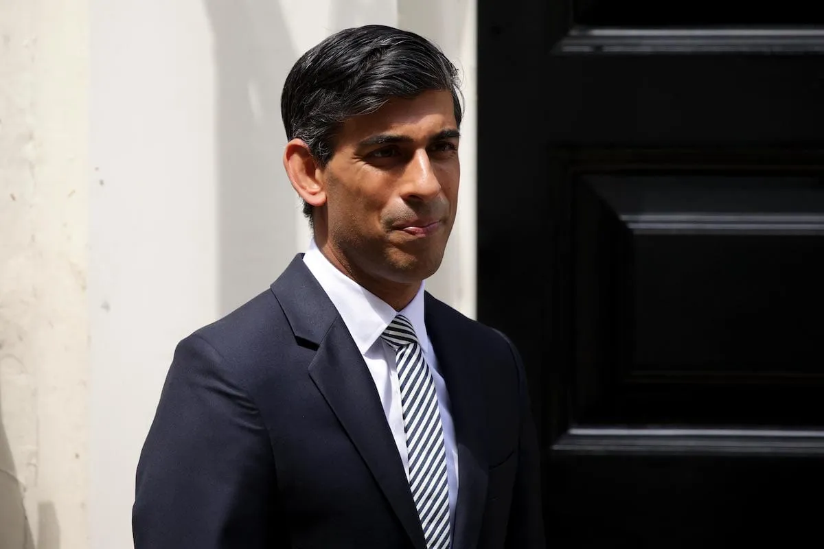 Rishi Sunak, ex-chanceler do Tesouro do Reino Unido, em frente à sede do governo em Londres, 23 de junho de 2021 [David Cliff/Anadolu Agency]
