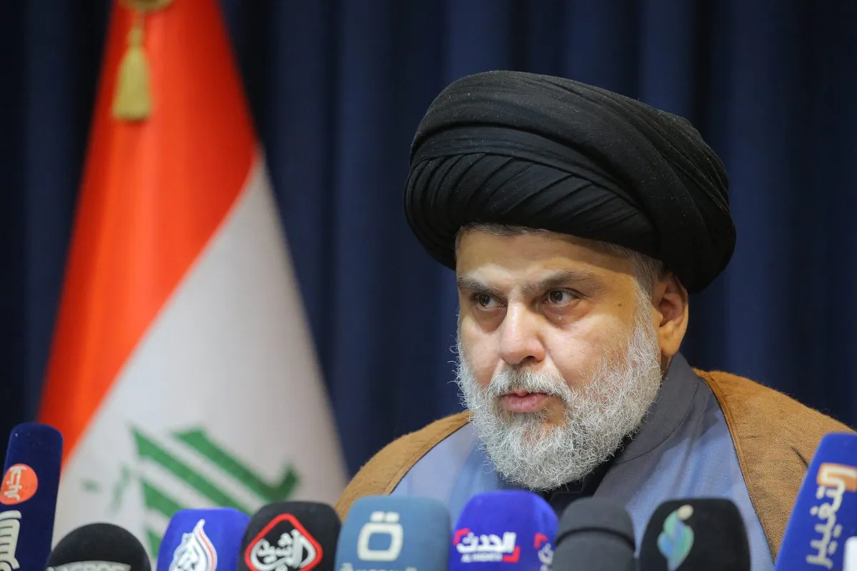 Clérigo iraquiano Muqtada al-Sadr durante coletiva de imprensa em Najaf, Iraque, 18 de novembro de 2021 [Karar Essa/Agência Anadolu]
