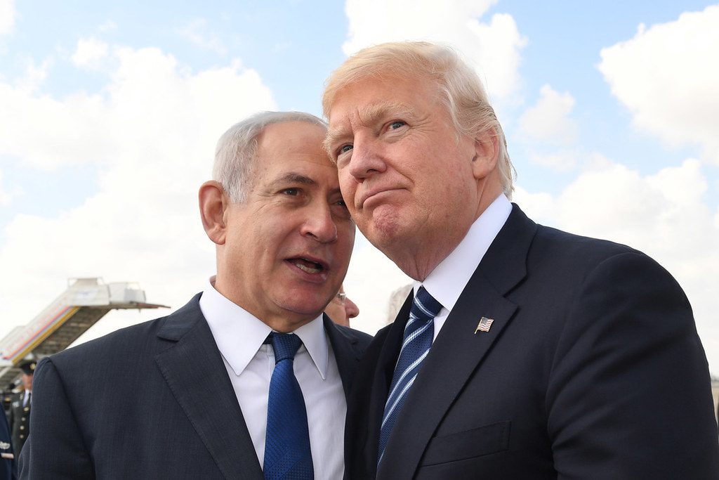 Benjamin Netanyahu com Donald Trump no aeroporto Ben Gurion [Amos Ben Gershom/GPO/Flickr]
