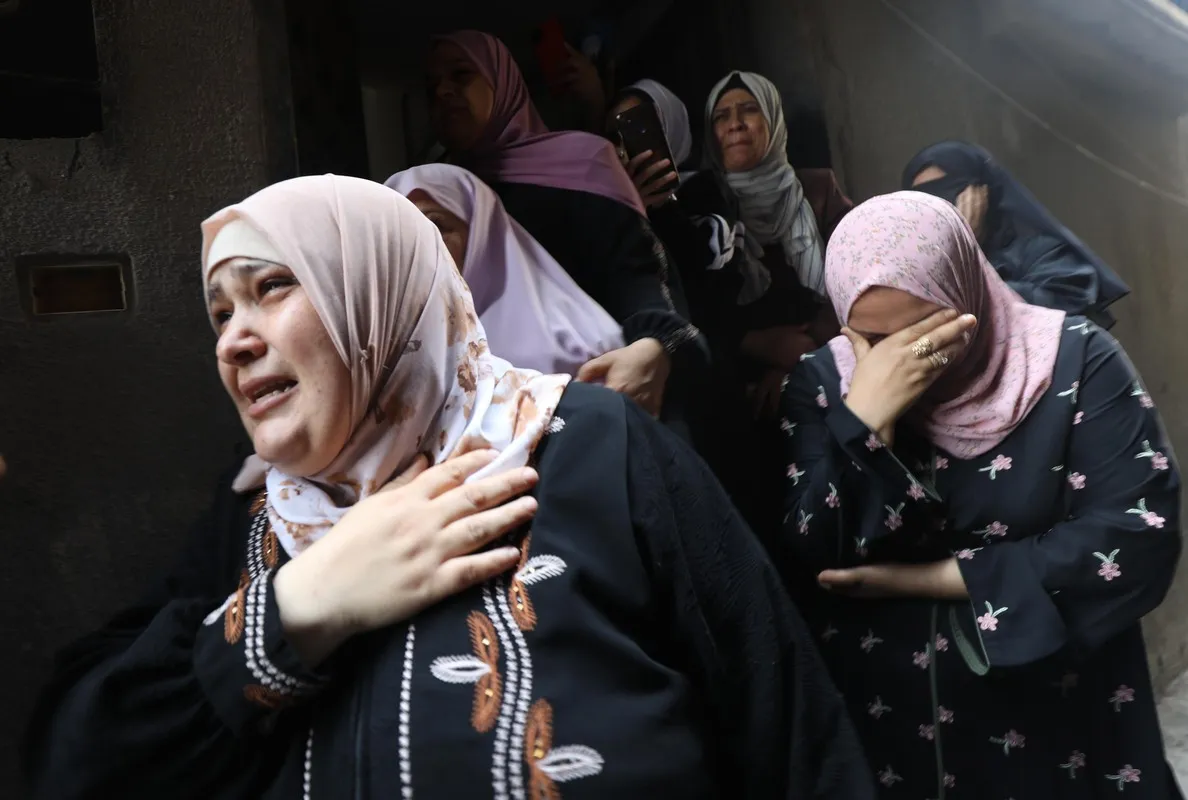 Oração pelos mortos da mais recente ofensiva israelense contra Gaza, entre 5 e 7 de agosto de 2022 [Mohammed Asad/Monitor do Oriente Médio]
