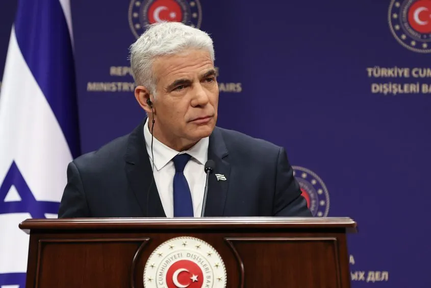 Então chanceler israelense Yair Lapid, em 23 de junho de 2022 [Cem Özdel/Agência Anadolu]