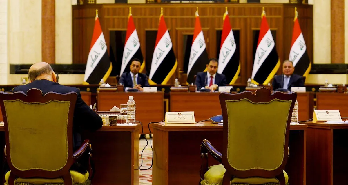 Primeiro-Ministro do Iraque Mustafa Al-Kadhimi recebe encontro de diálogo nacional, com a presença do presidente Barham Salih, da representante da ONU Jeanine Plasschaert e membros do legislativo e judiciário, na capital Bagdá, 17 de agosto de 2022 [Governo do Iraque/Agência Anadolu]
