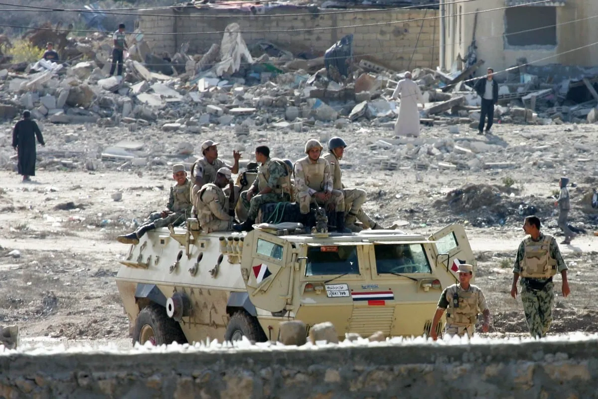 Soldados egípcios participam de uma operação militar no Sinai, Egito, em 1º de novembro de 2018 [Abed Rahim Khatib/ApaImages]
