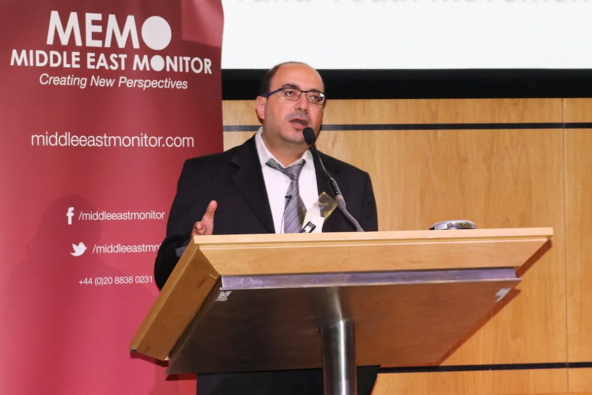 Sami Abu Shehadeh na conferência 'Jerusalem: Legalizando a Ocupação' do Monitor do Oriente Médio em Londres, Reino Unido, em 3 de março de 2018 [Jehan Alfarra/Monitor do Oriente Médio]
