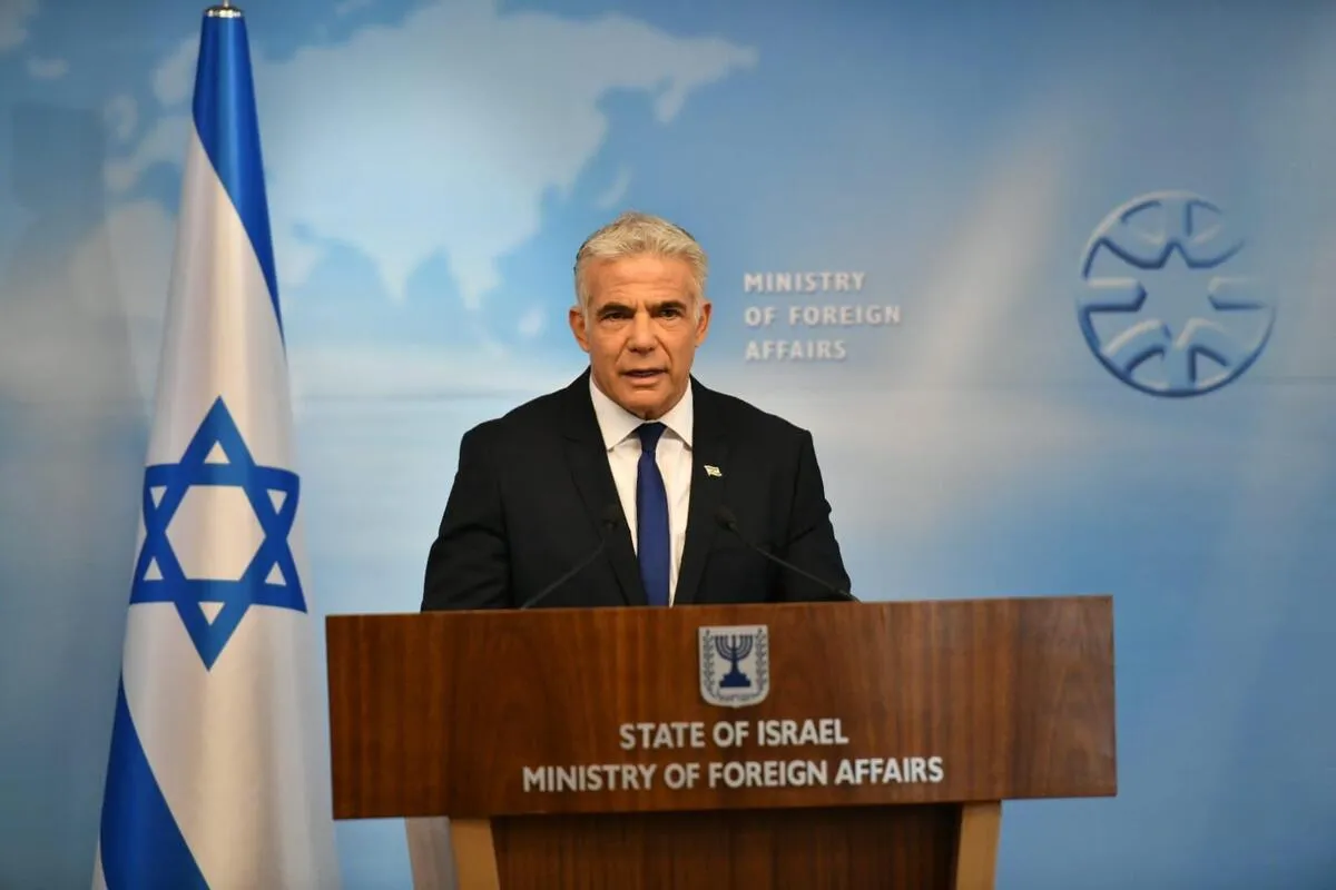 Ministro de Relações Exteriores de Israel Yair Lapid em Jerusalém ocupada, 24 de abril de 2022 [Governo de Israel/Agência Anadolu]
