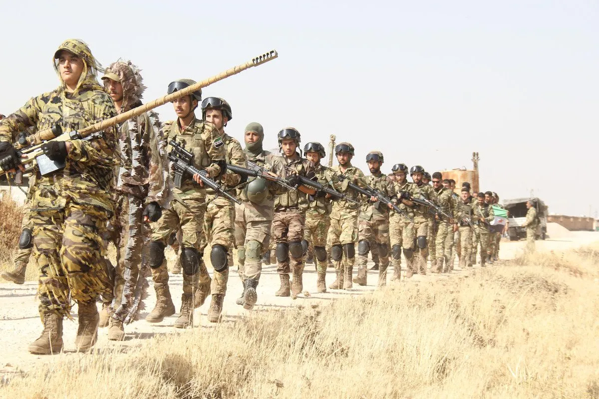 Forças do Exército Nacional da Síria durante exercício militar no norte da Síria, em 3 de junho de 2022 [Hüseyin Nasir/Agência Anadolu]