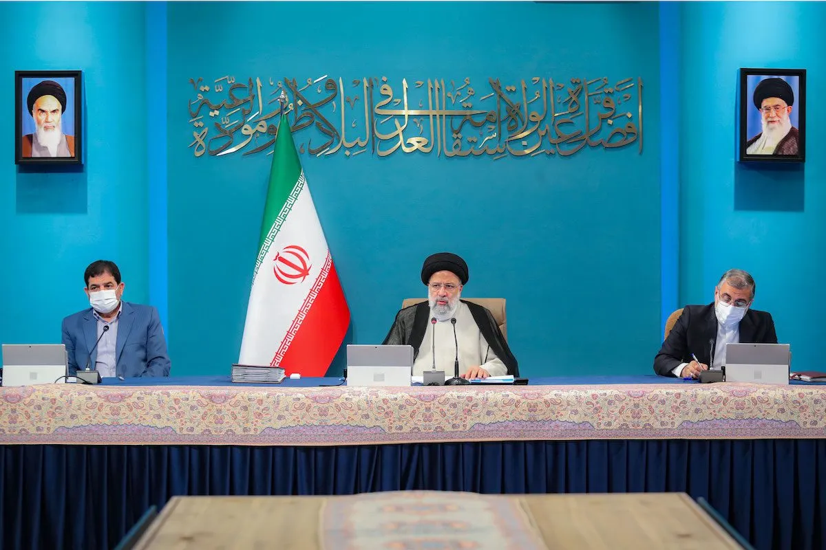 Presidente do Irã Ebrahim Raisi durante encontro de seu gabinete em Teerã, 13 de julho de 2022 [Presidente do Irã/Agência Anadolu]
