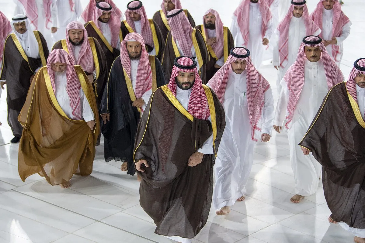 Mohammed bin Salman al-Saud, príncipe herdeiro e governante de facto da Arábia Saudita, em Meca, 16 de agosto de 2022 [Corte Real da Arábia Saudita/Agência Anadolu]