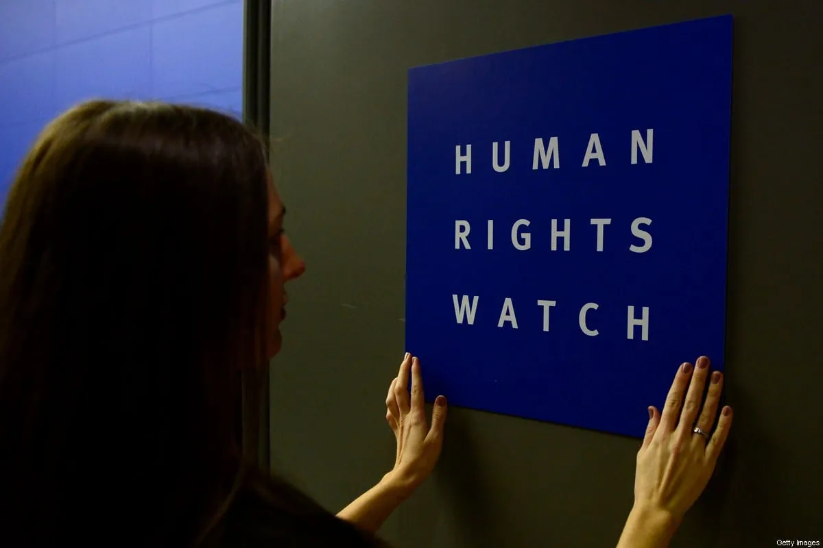 Logotipo do Human Rights Watch em um escritório de Berlim, em 21 de janeiro de 2014 [John MacDougall/AFP via Getty Images]

