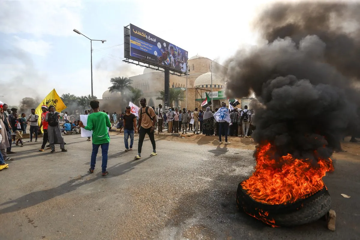Manifestantes cobram um governo civil na capital do Sudão, Cartum, em 21 de outubro de 2022 [Mahmoud Hjaj/Agência Anadolu] 
