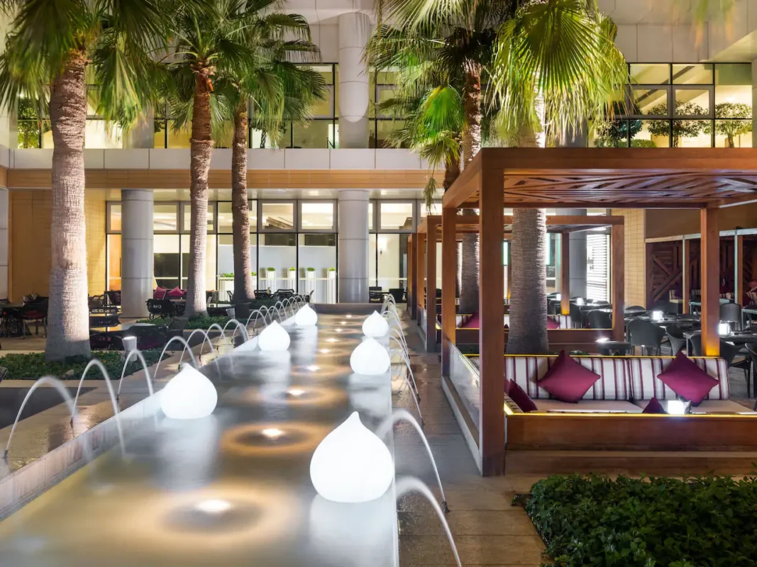 Interior do hotel Hyatt Regency Oryx Doha, que servirá de base para a seleção de futebol do Equador durante a Copa do Mundo FIFA 2022 [Hyatt]