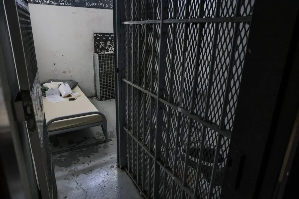 Uma cela de confinamento solitário, em 3 de outubro de 2022 Thibaud Moritz / AFP] 
