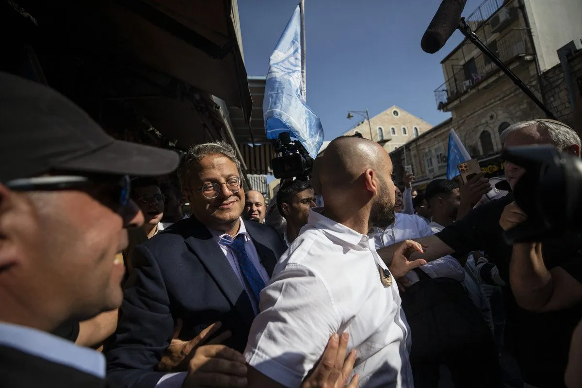 Itamar Ben-Gvir, líder do partido Otzma Yehudit e membro de extrema-direita do Knesset (parlamento israelense), realiza campanha em Jerusalém ocupada, 28 de outubro de 2022 [Mostafa Alkharouf/Agência Anadolu]
