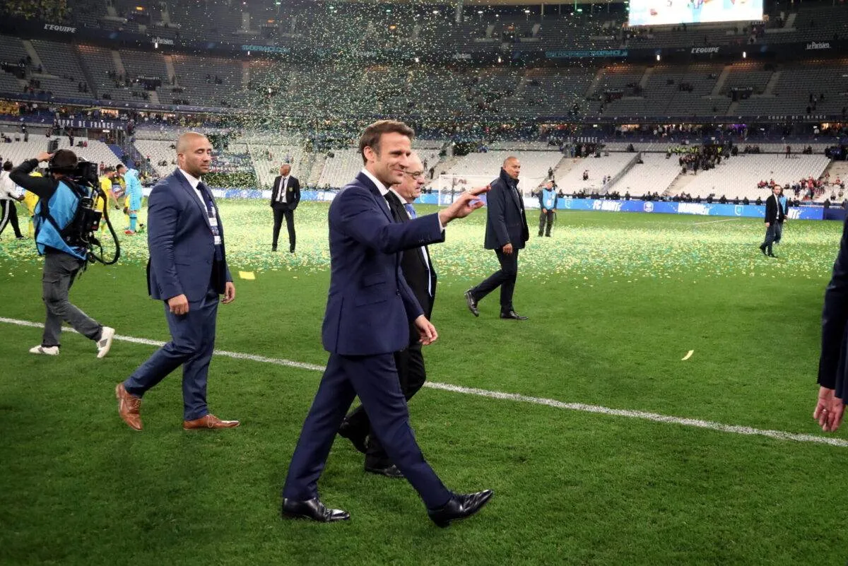 Presidente da França Emmanuel Macron após a final da Copa da França, em Paris, 7 de maio de 2022 [Xavier Laine/Getty Images]