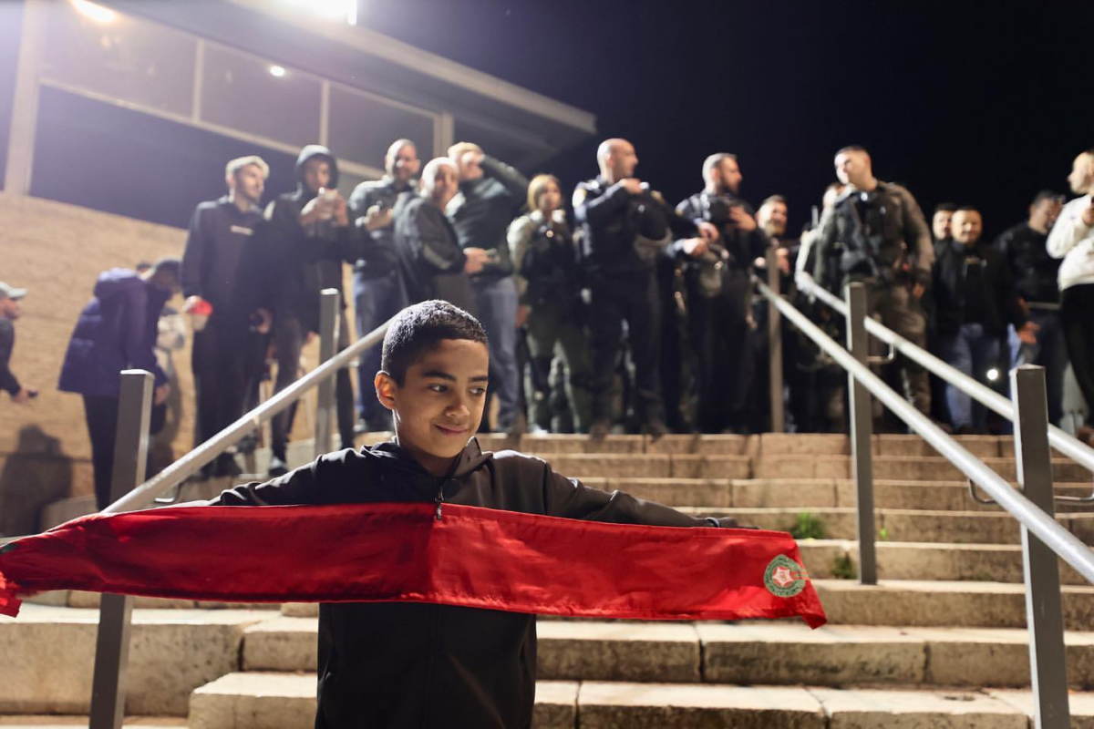 Menino palestino comemora vitória do Marrocos na Copa do Mundo no Catar, em Jerusalém ocupada, 10 de dezembro de 2022 [Alkharouf Mostafa/Instagram]