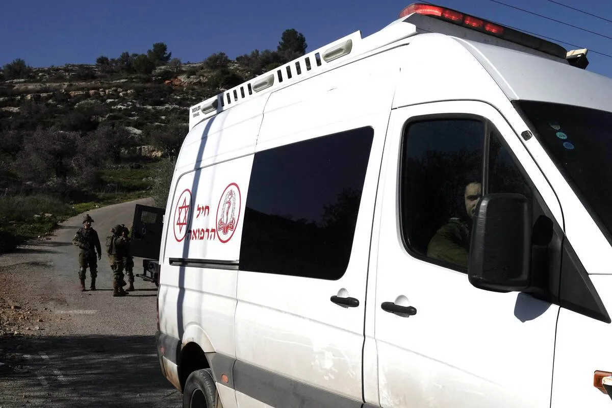 Forças israelenses isolam área após soldados executarem o cidadão palestino Tarik Avde Yusuf Meali (42) em Ramallah, na Cisjordânia ocupada [Issam Rimawi/Agência Anadolu]
