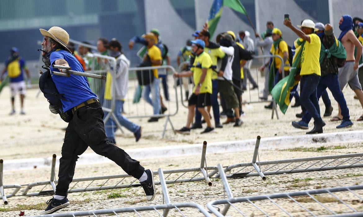 Golpistas bolsonaristas invadem Congresso, STF e Palácio do Planalto. [Marcelo Camargo/Agência Brasil]