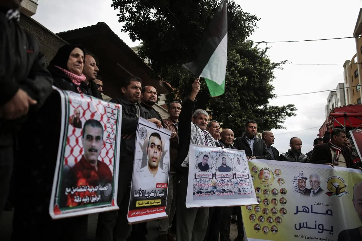Manifestação em frente ao prédio do Comitê Internacional da Cruz Vermelha em apoio aos prisioneiros palestinos detidos em prisões israelenses, na cidade de Gaza, Gaza, em 16 de janeiro , 2023. [Ali Jadallah/Agência Anadolu] 
