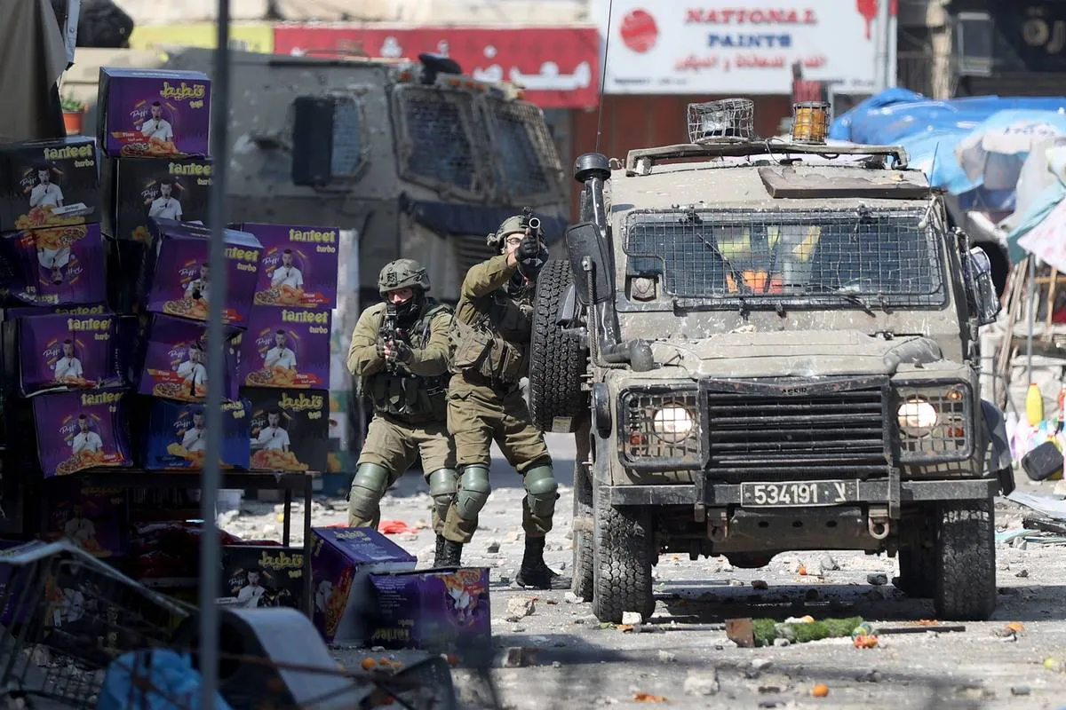 Forças israelenses invadem a cidade de Nablus, no norte da Cisjordânia, de vários pontos, em 22 de fevereiro de 2023. [Issam Rimawi - Agência Anadolu] See More
