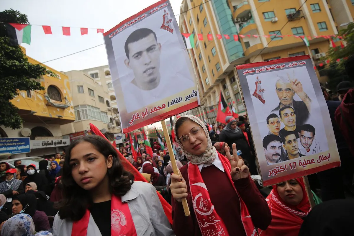 Protesto em solidariedade aos prisioneiros palestinos detido em prisões israelenses em 13 de dezembro de 2021 [Mohammed Asad/Monitor do Oriente Médio]
