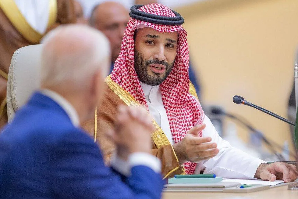 O príncipe herdeiro da Arábia Saudita Mohammed bin Salman participa da Cúpula de Segurança e Desenvolvimento de Jeddah em Jeddah, Arábia Saudita em 16 de julho de 2022. [Tribunal Real da Arábia Saudita/ Agência Anadolu]
