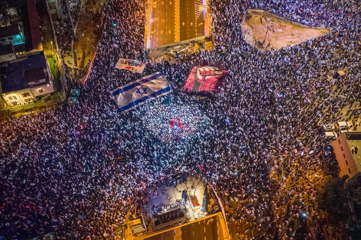 Protesto toma as ruas de Israel contra o governo de Benjamin Netanyahu [Amir Terkel/Agência Anadolu]