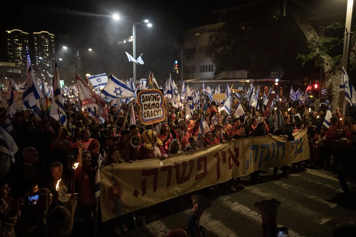 Protesto contra o plano do governo israelense de introduzir mudanças judiciais em Tel Aviv, Israel, em 16 de março de 2023. [Mostafa Alkharouf - Agência Anadolu]