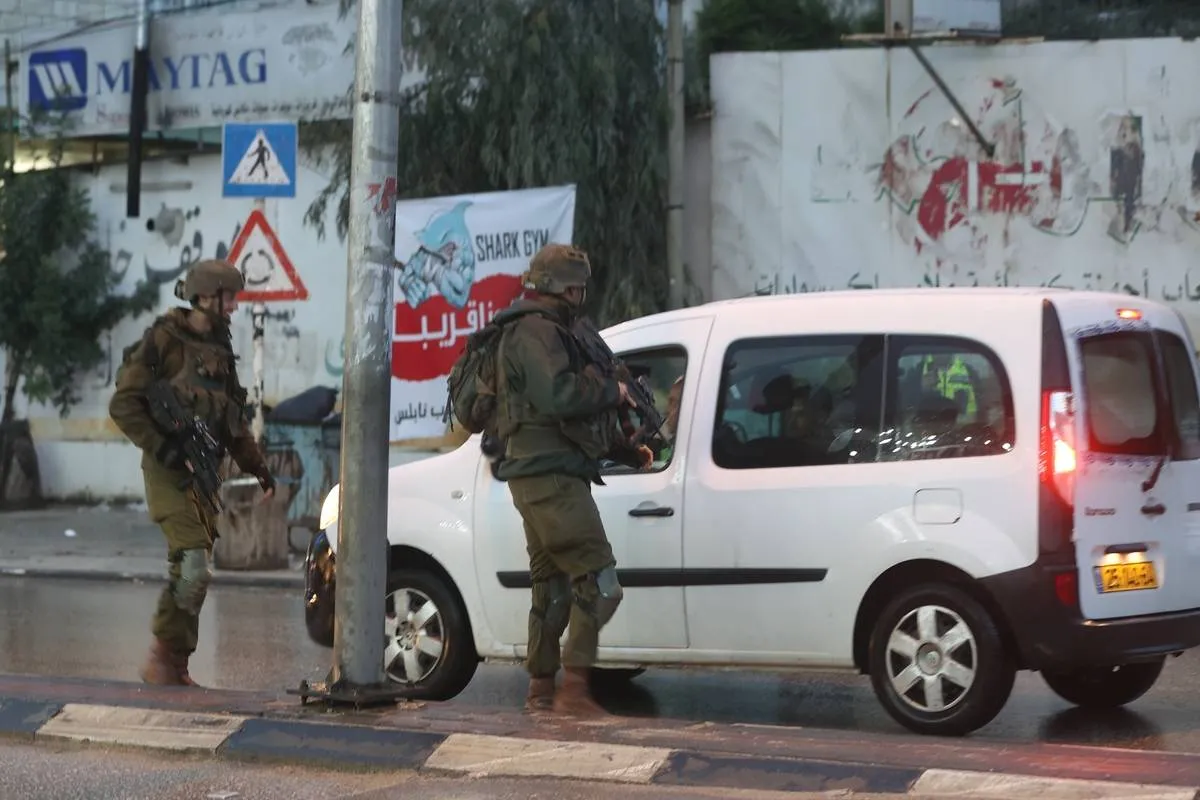 Soldados israelenses em Huwara, Cisjordânia ocupada, em 19 de março de 2023 [Issam Rimawi/Agência Anadolu]
