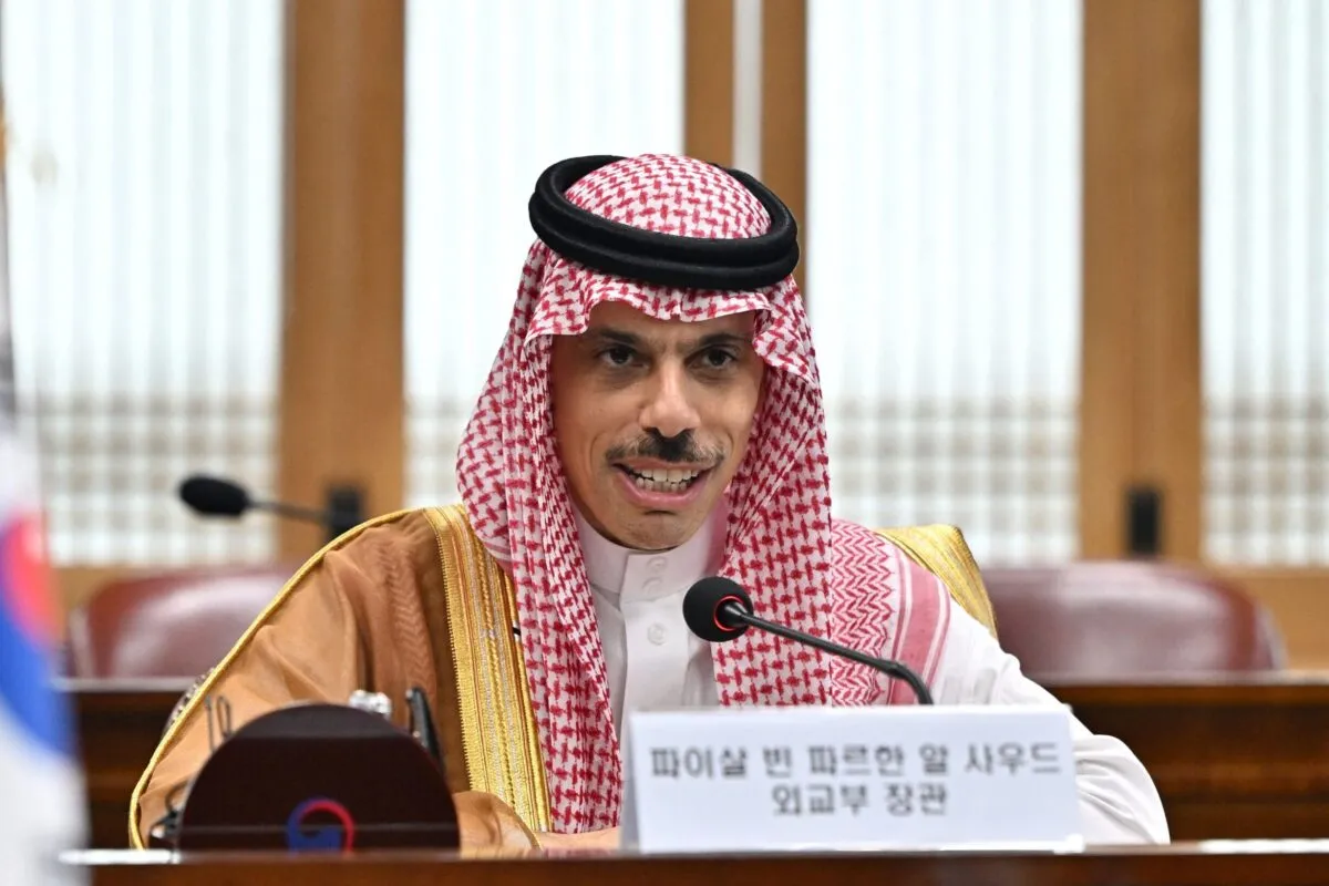 Ministro de Relações Exteriores da Arábia Saudita, príncipe Faisal bin Farhan [Jung Yeon-je/AFP]
