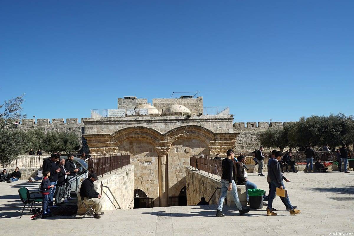 Acesso de Bab Al-Rahma (Portão da Misericórdia) no complexo de Al-Aqsa, em Jerusalém ocupada, em 20 de dezembro de 2019 [Mostafa Alkharouf/Agência Anadolu]
