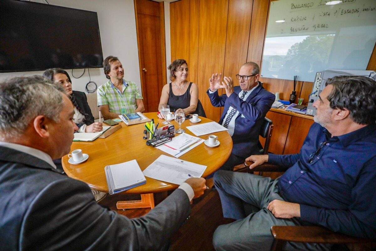 Reunião da delegação da Frente em Desfesa do Povo Palestino com  representantes da Secretária de Comunicação (Secom) da Presidência da  República [Lucas Leffa/Secom]