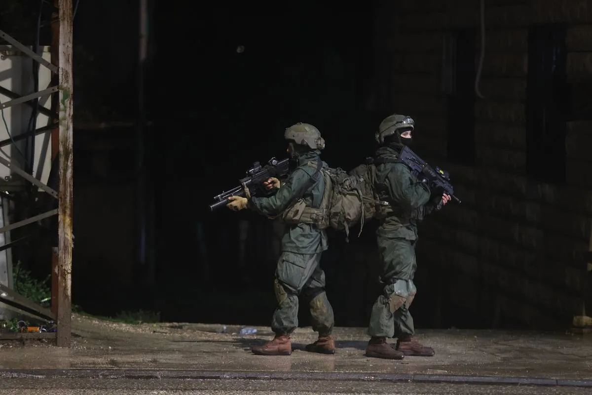 Policiais israelenses em Huwara, Cisjordânia ocupada, em 19 de março de 2023 [Issam Rimawi/Agência Anadolu]
