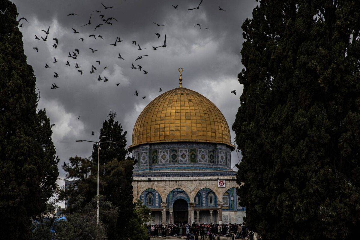 Muçulmanos se reuniram para a oração da segunda sexta-feira do sagrado mês de jejum islâmico do Ramadã na Mesquita Al-Aqsa em 31 de março de 2023 [Mostafa Alkharouf / Agência Anadolu]
