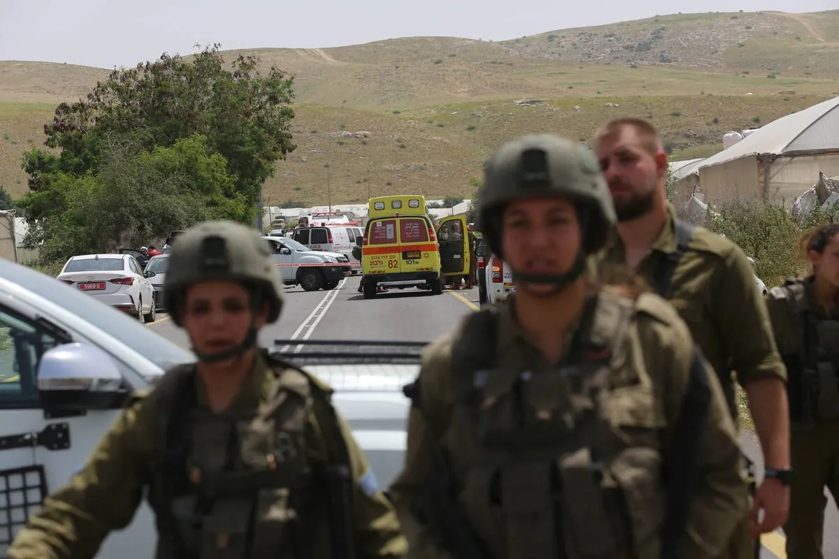 Forças israelenses em 7 de abril de 2023 [Nedal Eshtayah/Agência Anadolu]
