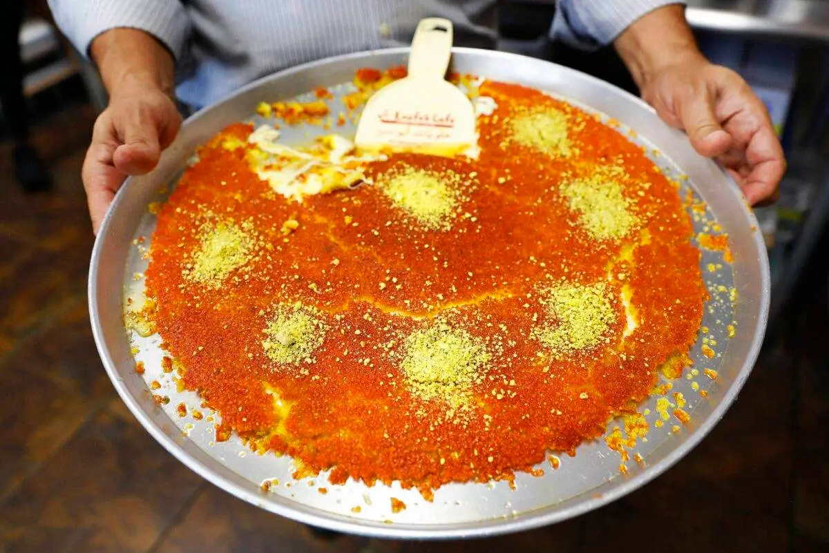 Knafeh feito na hora [Christina House/Los Angeles Times via Getty Images]
