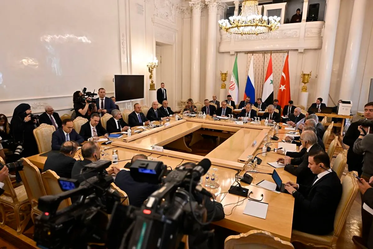 Reunião de ministros de Relações Exteriores da Turquia, Rússia, Síria e Irã em Moscou, em 10 de maio de 2023 [Sefa Karacan/Agência Anadolu]
